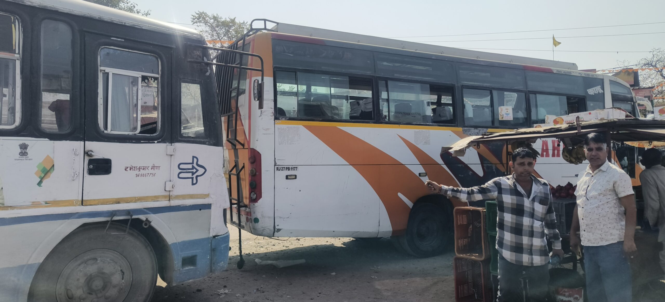 भीलवाड़ा – कोटड़ी मार्ग पर प्राइवेट बस संचालकों कि मनमानी, यात्री परेशान