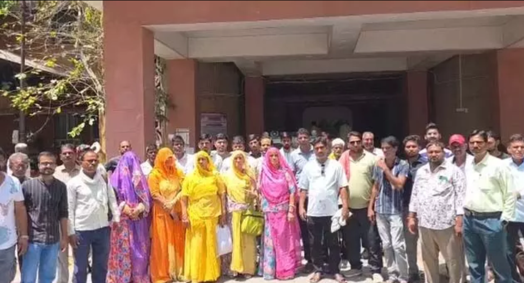 मंगरोप थाने का मामला – शादी से दो दिन पहले प्रेमी ने दुल्हे को भेजे फोटो वीडियो, फिर दुल्हे के घर हुआ हमला